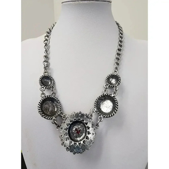 Vintage Red and Black Center Antique Silver Pendant Chain Necklace – 12 inches - Picture 4 of 4